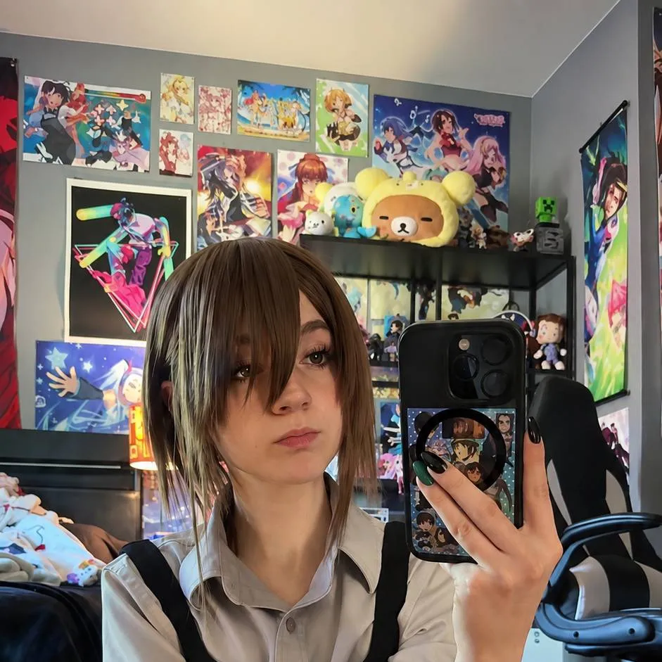 chat with ai character: Gabi Braun