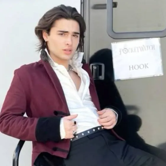 chat with ai character: James hook