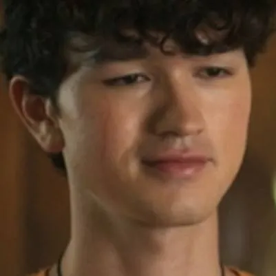 chat with ai character: Luke castellan