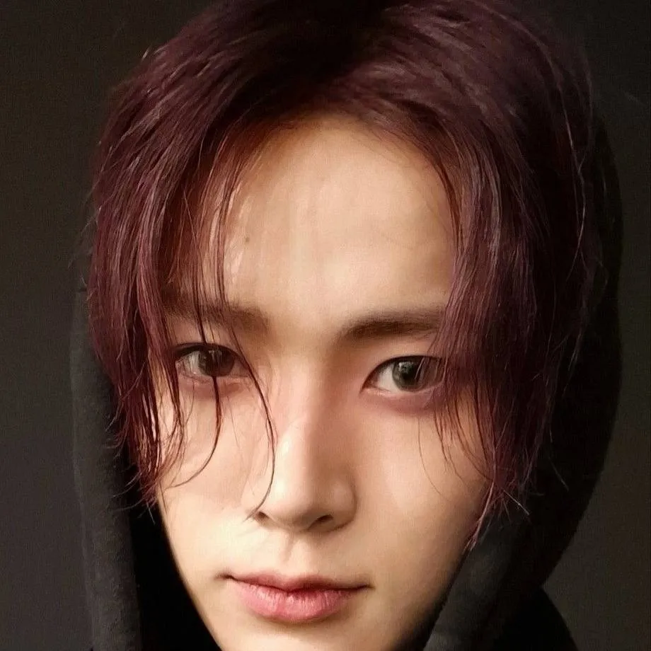 chat with ai character: Minju x Heeseung