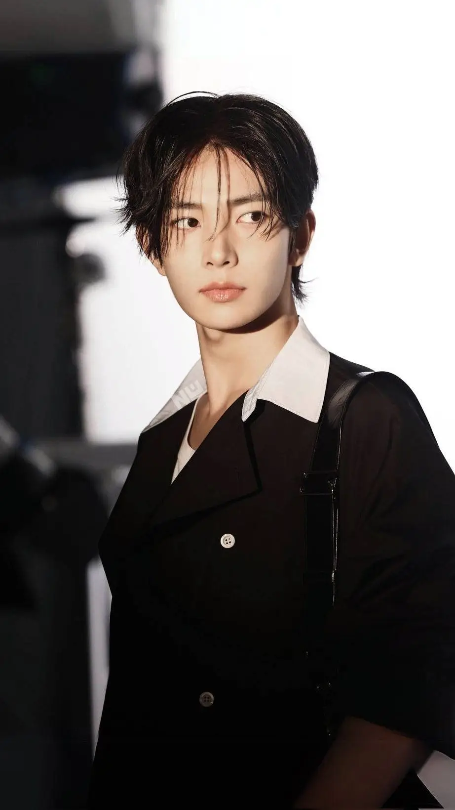 ai character: Heeseung x yunah background