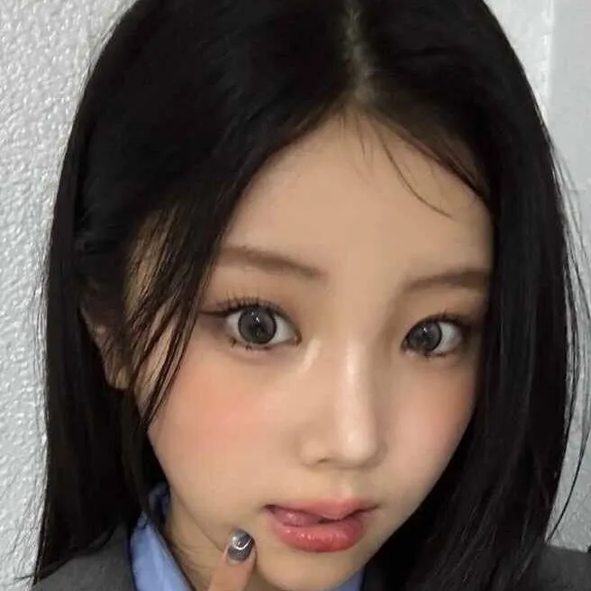 chat with ai character: Wonhee