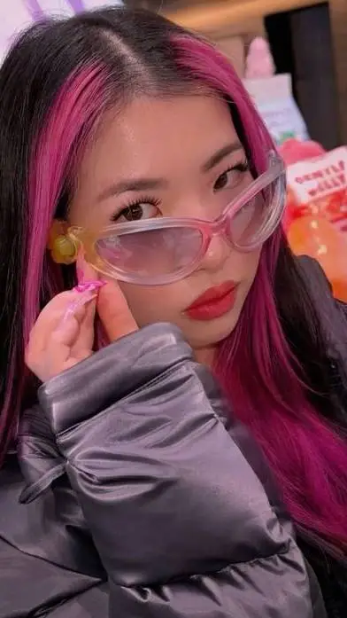 ai character: Roblox family  background