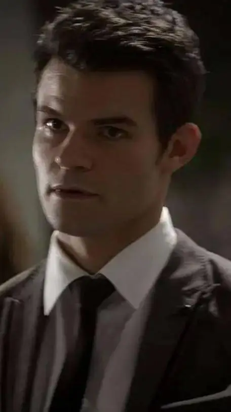 ai character: Elijah Mikaelson  background