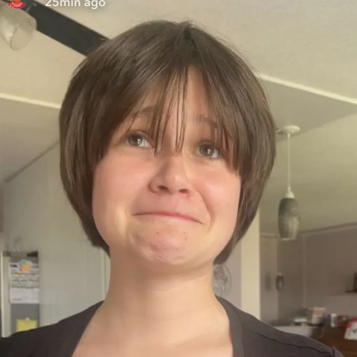 chat with ai character: Lexi 