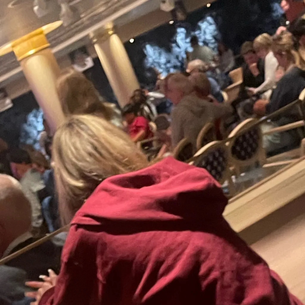 chat with ai character: Madison 