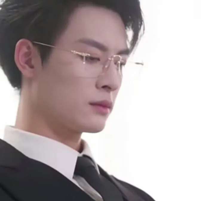 chat with ai character: Xavier