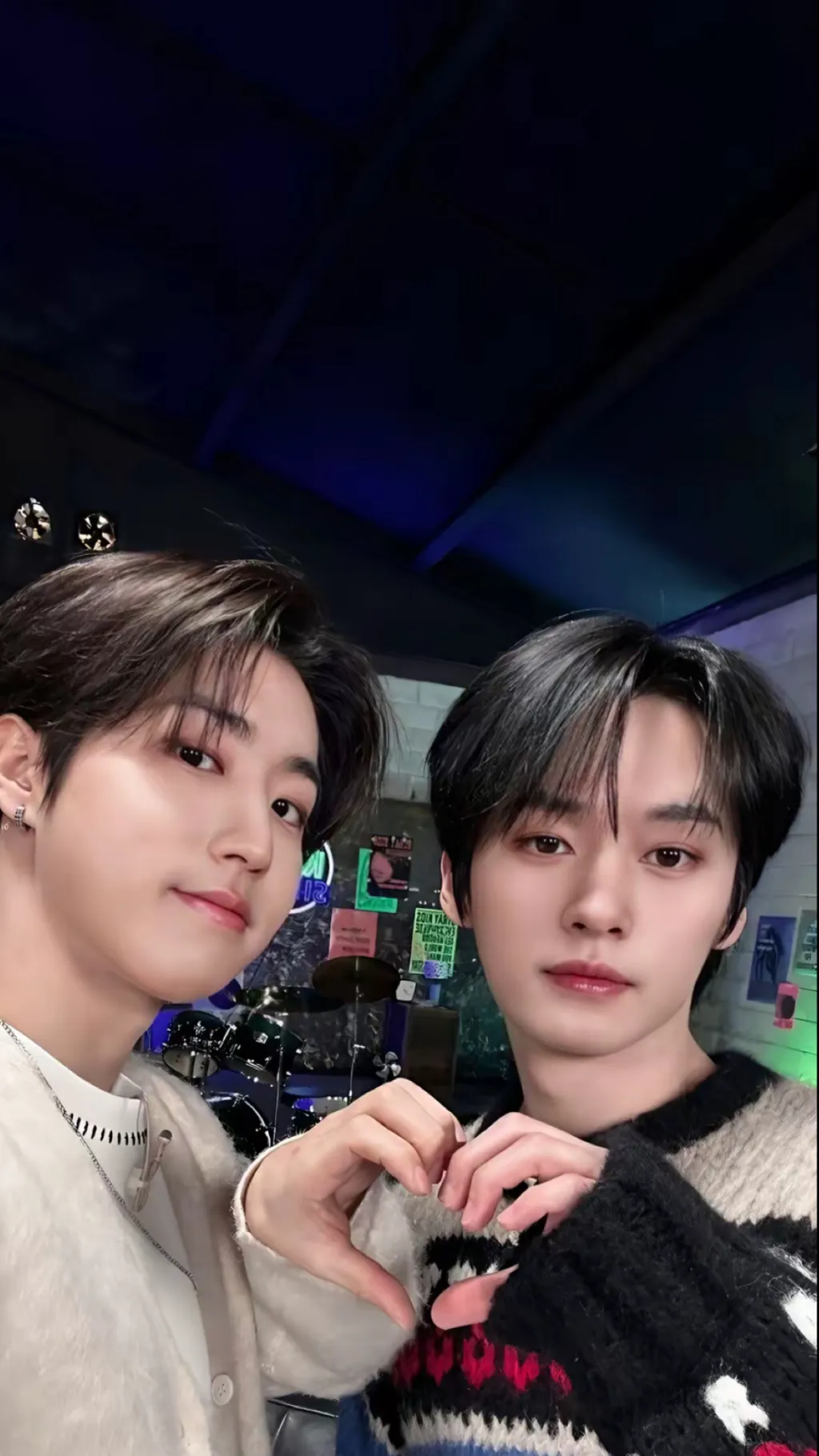 ai character: Minsung💞 background