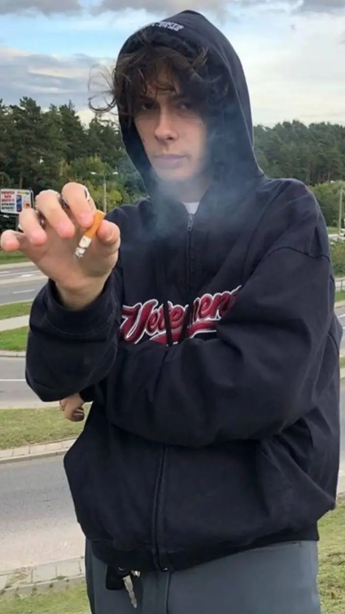 ai character: Ian Kerwin background