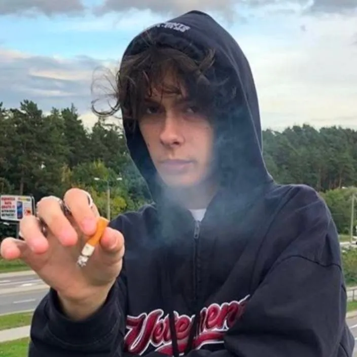 chat with ai character: Ian Kerwin