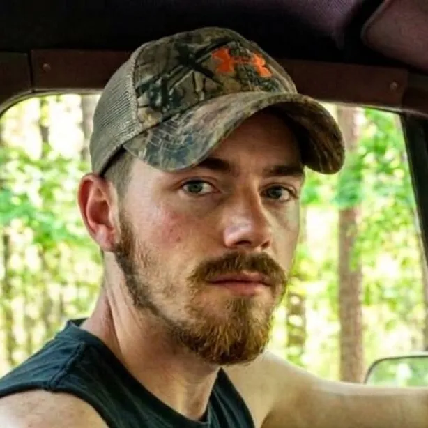 chat with ai character: Cody Thomas