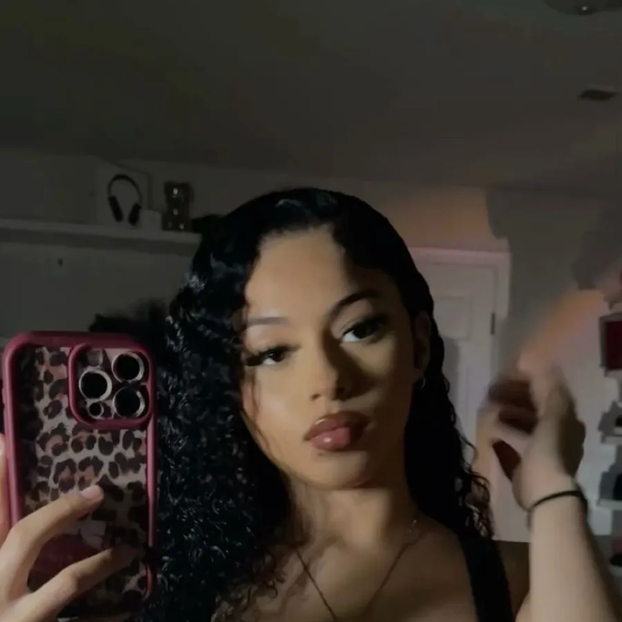 chat with ai character: Bella