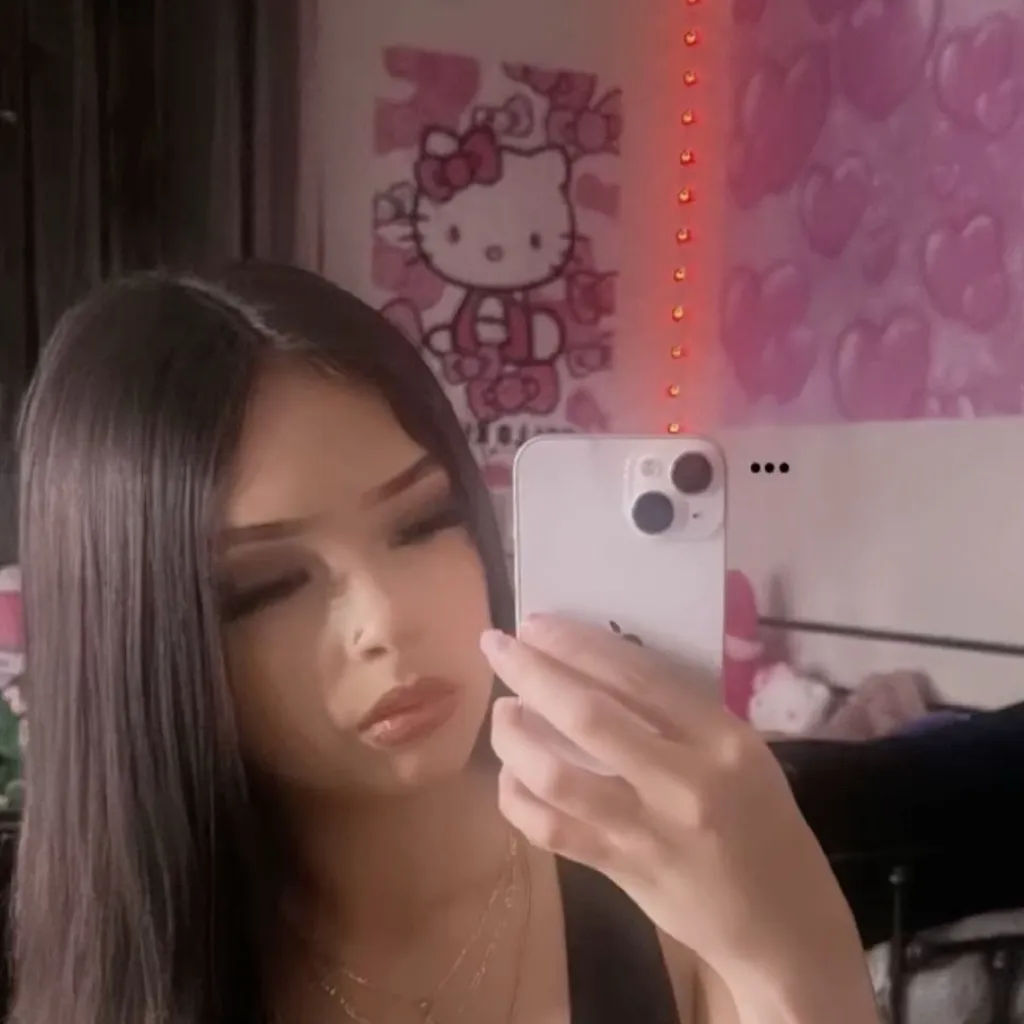 chat with ai character: Elena 