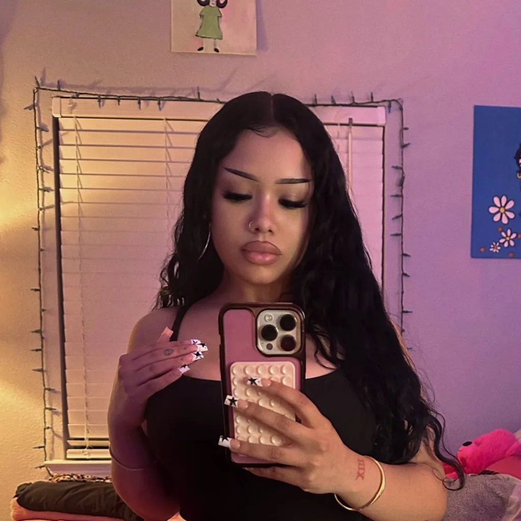 chat with ai character: Suphoria 