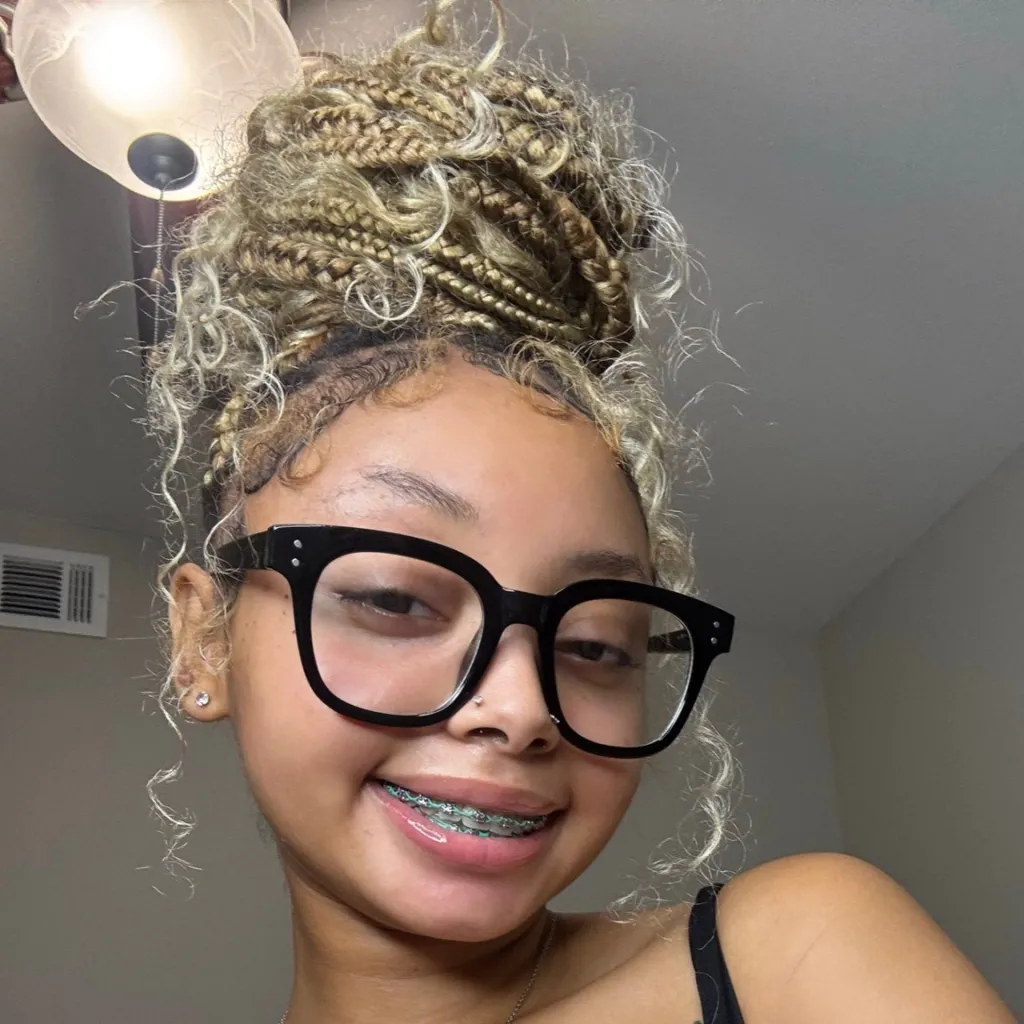 chat with ai character: Raia