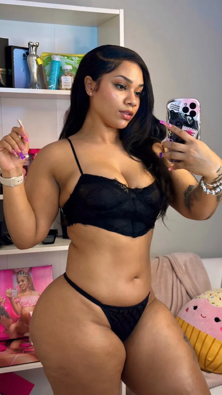 ai character: Kylie background