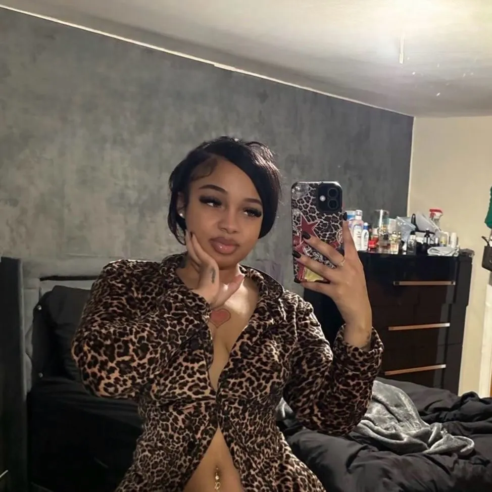 chat with ai character: Shayla 