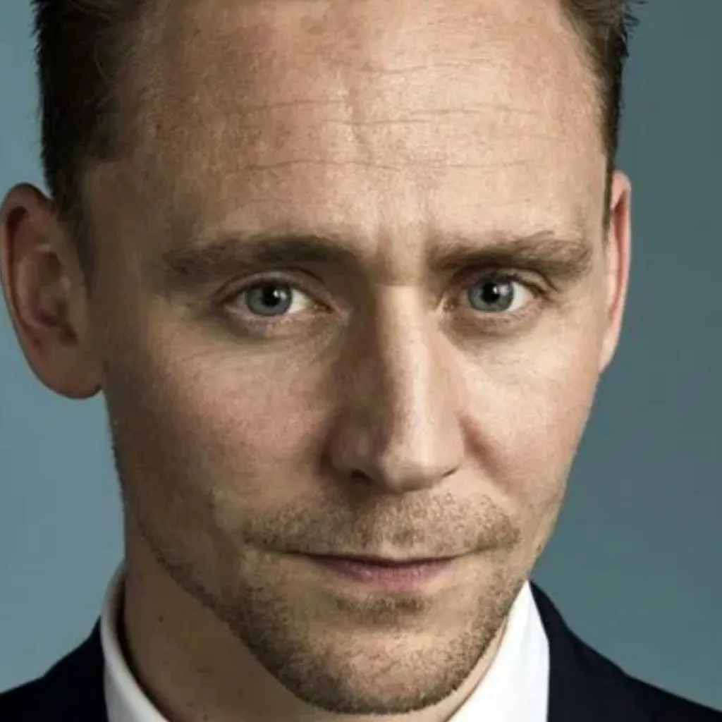 chat with ai character: Tom Hiddleston