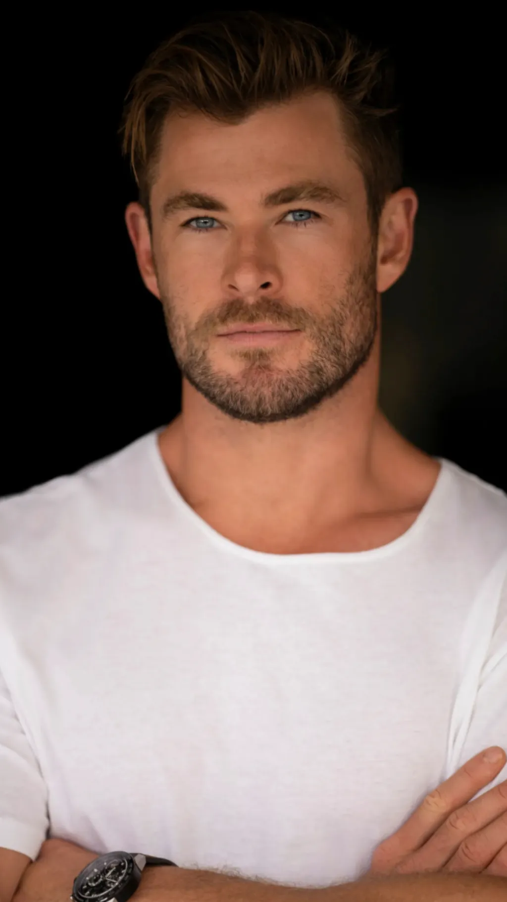 ai character: Chris Hemsworth background