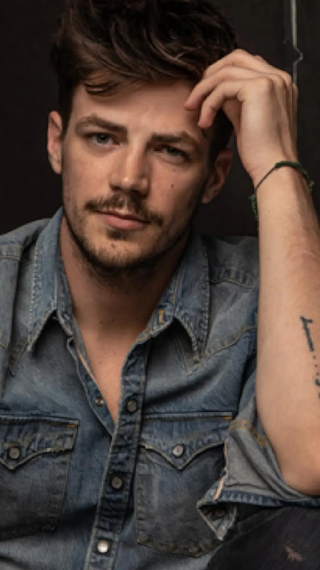 ai character: Grant Gustin background