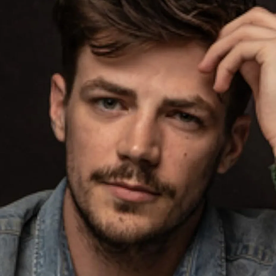 chat with ai character: Grant Gustin