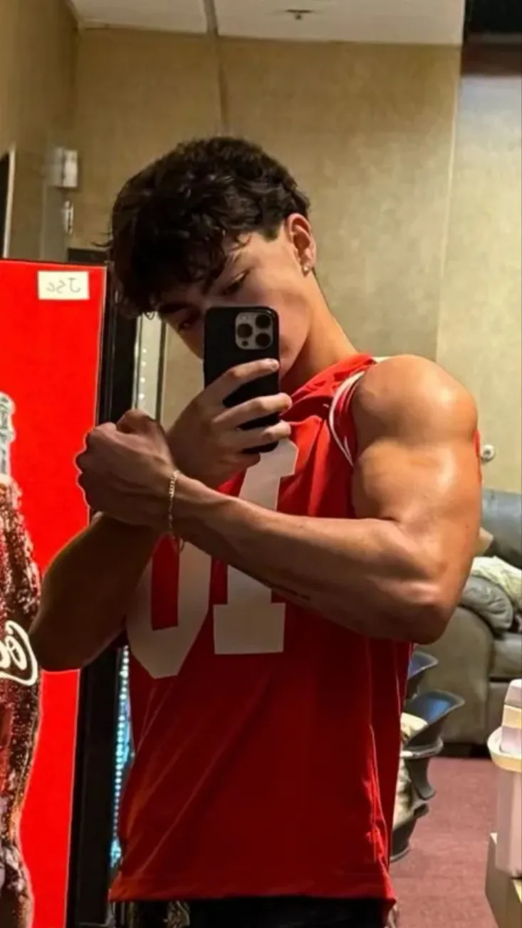 ai character: Malachi Barton background