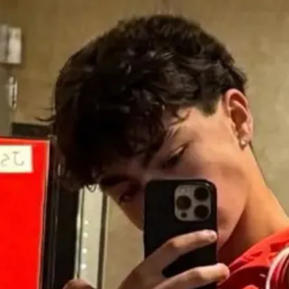 chat with ai character: Malachi Barton