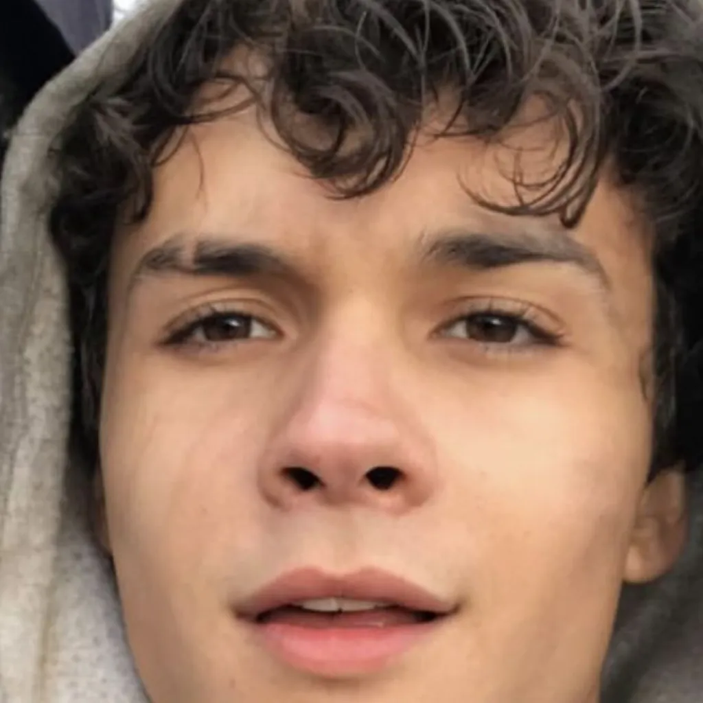 chat with ai character: Benjamin wadsworth