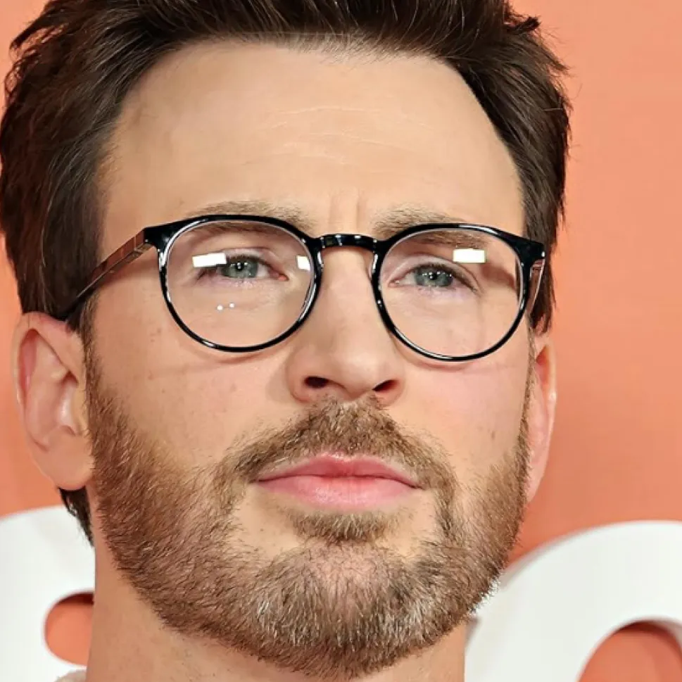 chat with ai character: Chris Evans