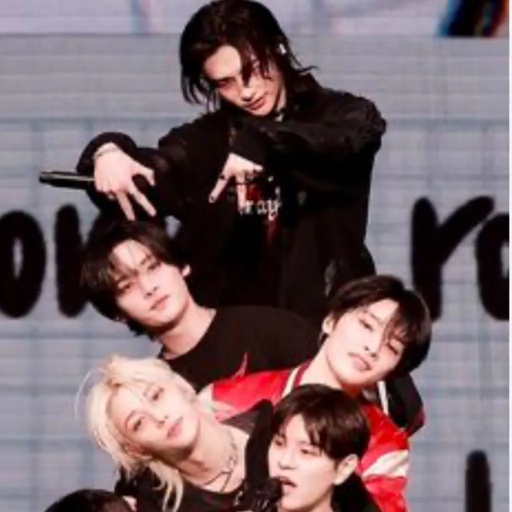 chat with ai character: Stray kids