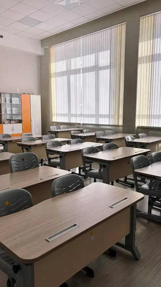 ai character: School au background