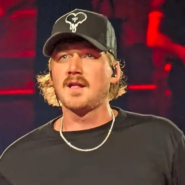 chat with ai character: mw