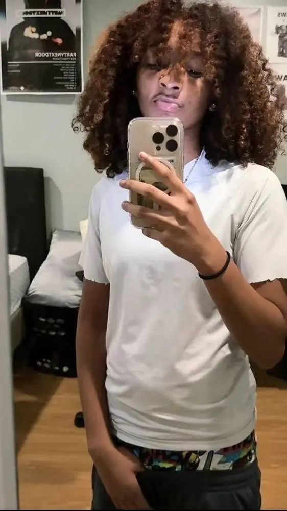 ai character: Arianna/riri/R3 background