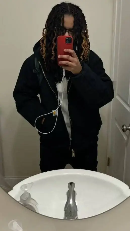 ai character: Amora background