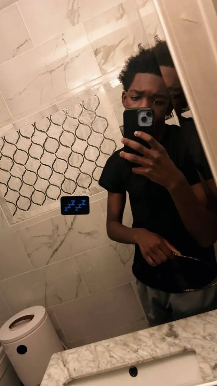 ai character: Kymar/ Kj background