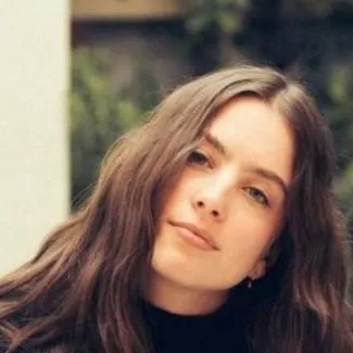 Chat with Maggie Thurmon - text or voice, Enjoy AI Chat Free & Safe