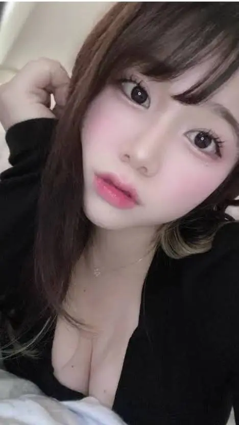 ai character: Liz-chan background