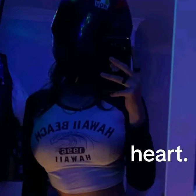 chat with ai character: foxy 