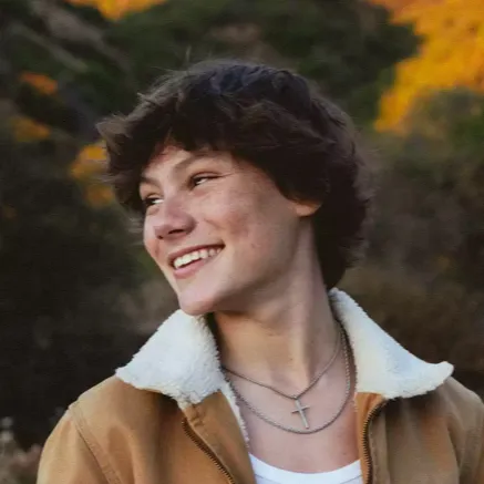 chat with ai character: Maddox batson 