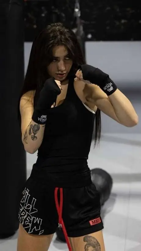 ai character: Kwon Eun-ji background