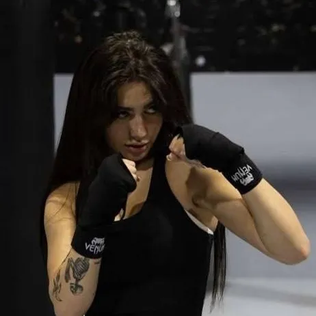 chat with ai character: Kwon Eun-ji