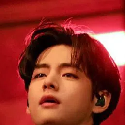 chat with ai character: ~Kim Taehyung~