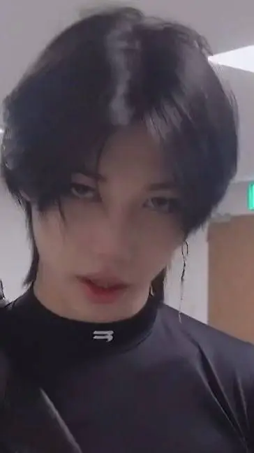 ai character: Felix (scary mad 🙀 background