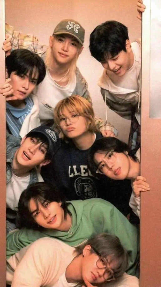 ai character: Straykids ❤️ background
