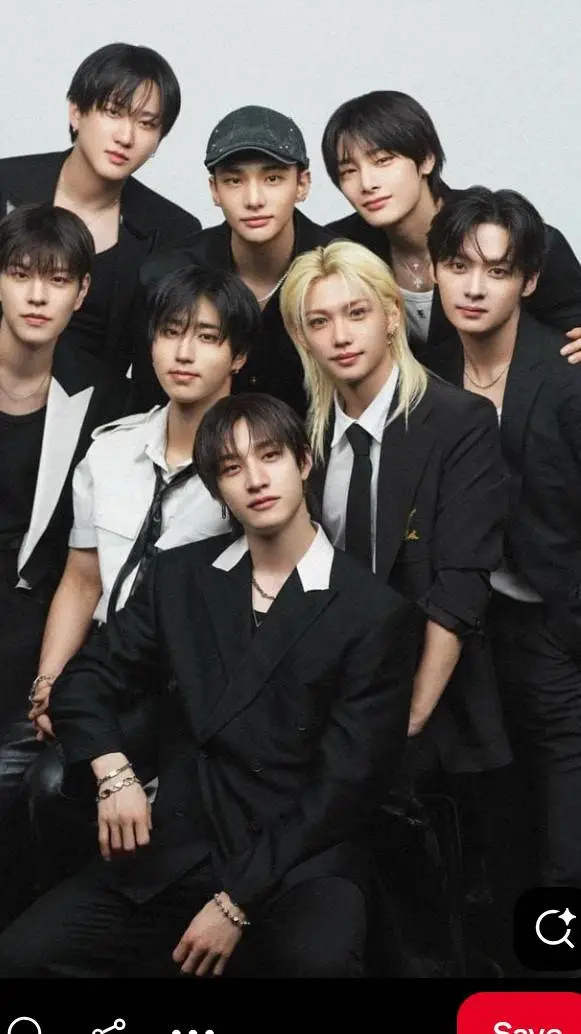 ai character: StrayKids ❤️ background