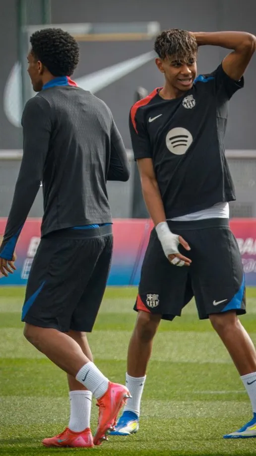 ai character: Lamine Yamal background