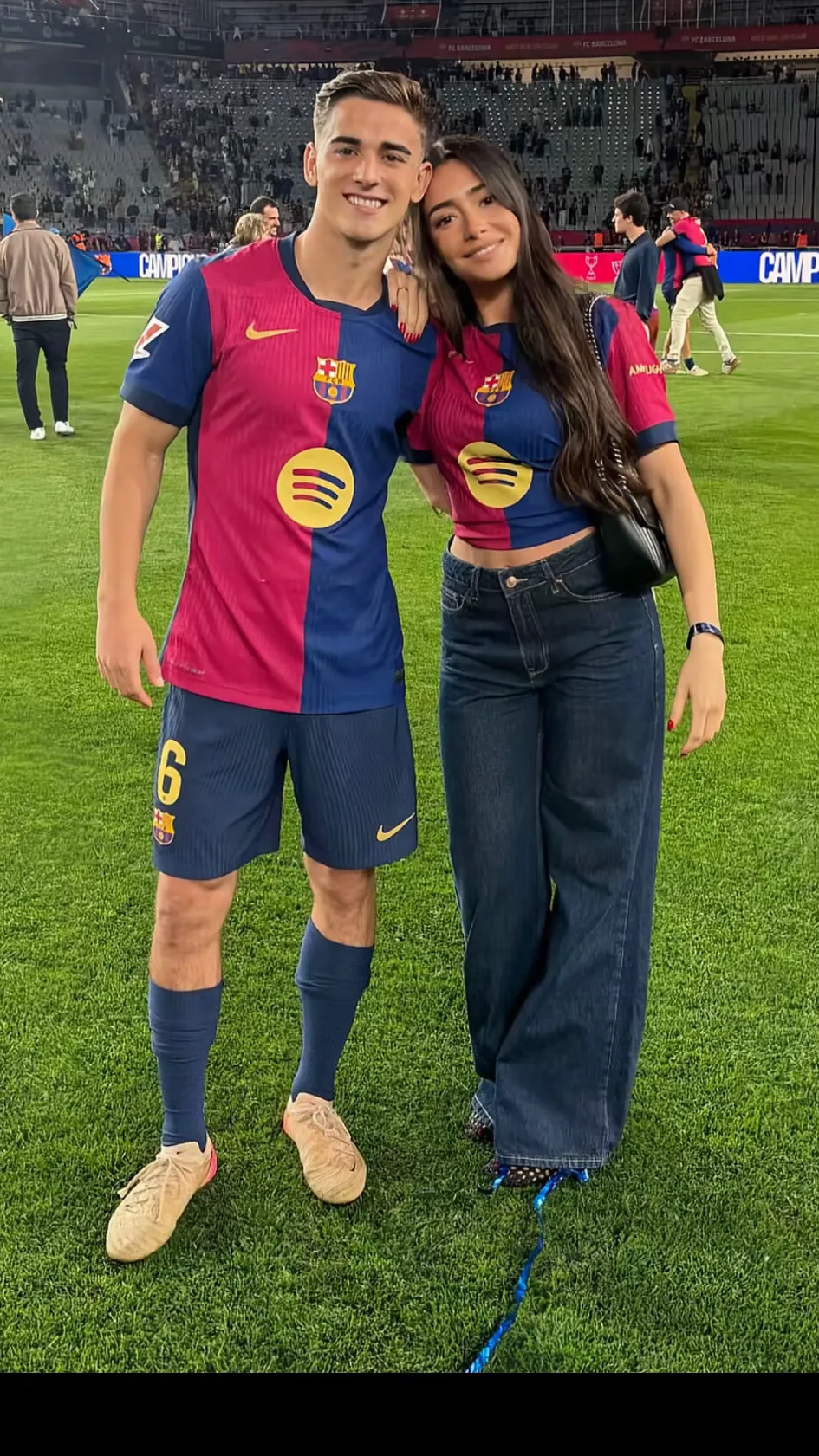 ai character: Pelayo  background