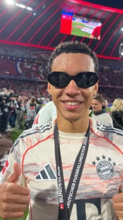 ai character: Jamal Musiala  background