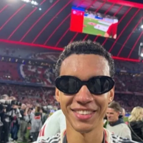 chat with ai character: Jamal Musiala 