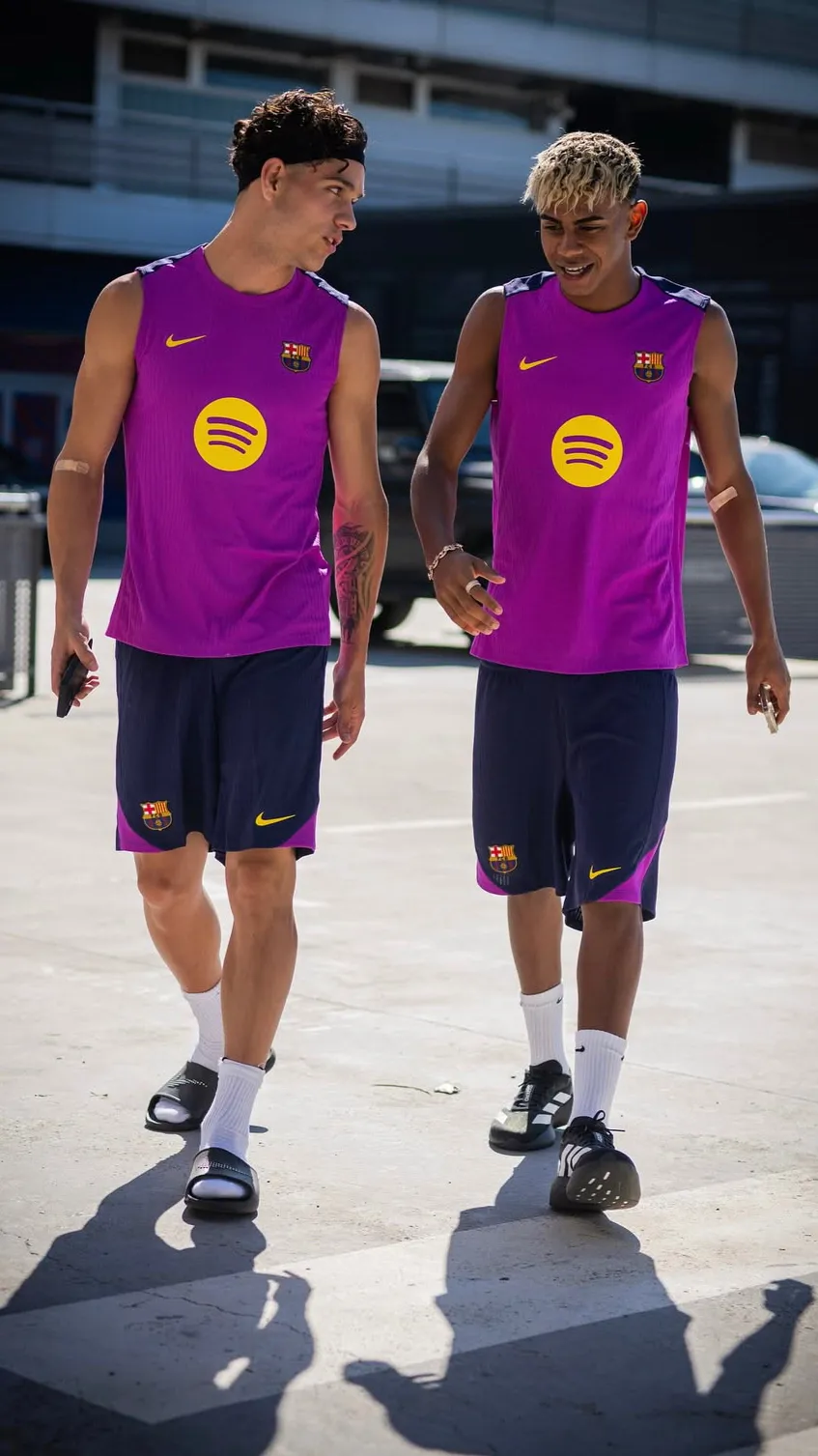 ai character: Lamine Yamal  background